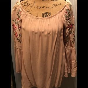 Umgee bell sleeved hippie shirt w/embroidery.